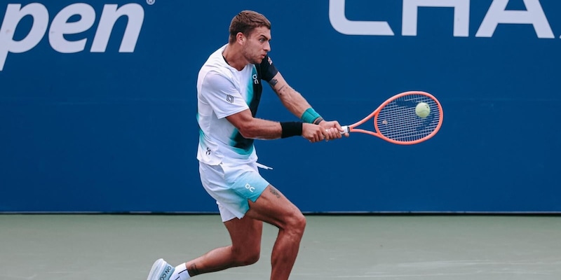 Cobolli, buona la prima a Lione: battuto Wawrinka in due set