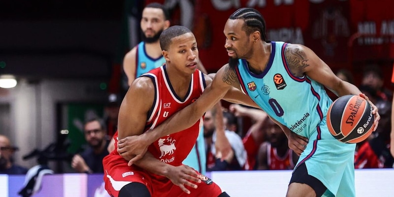 L'Olimpia Milano si arrende anche al Barcellona: fischi al Forum dopo l'ennesimo ko in Eurolega