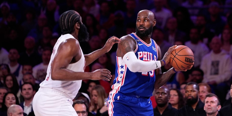 LeBron James debutta in casa con Philadelphia: rimonta da 29 punti e vittoria contro Cleveland
