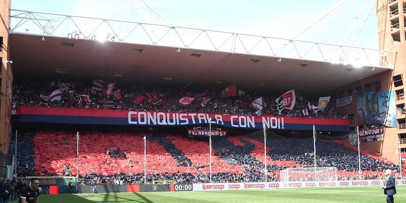 Standing area nei grandi stadi: 5 tifosi in piedi invece di 3 seduti