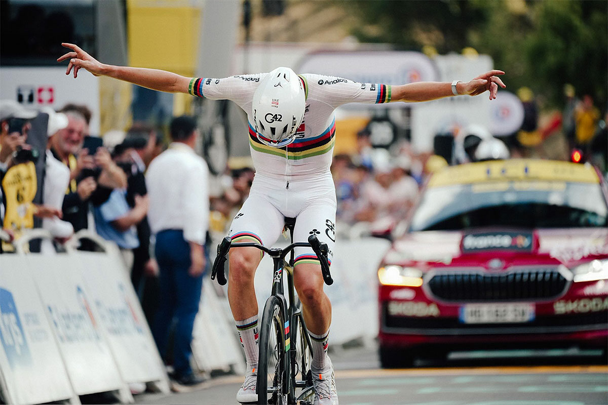 Pogačar operato alla clavicola: intervento riuscito dopo la caduta alla Vuelta