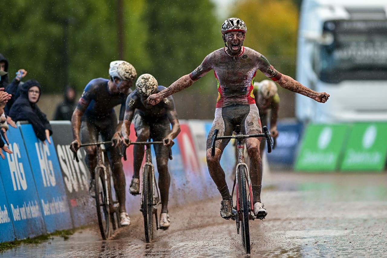 Michael Vanthourenhout beffa tutti al HG Cross di Meulebeke