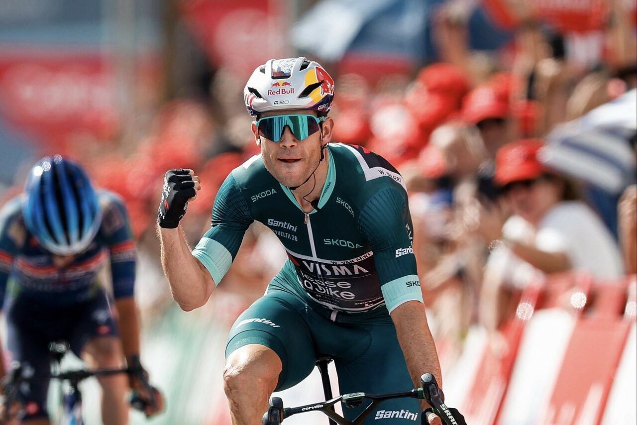 La Visma cucina, Wout serve: Van Aert vince a Loja
