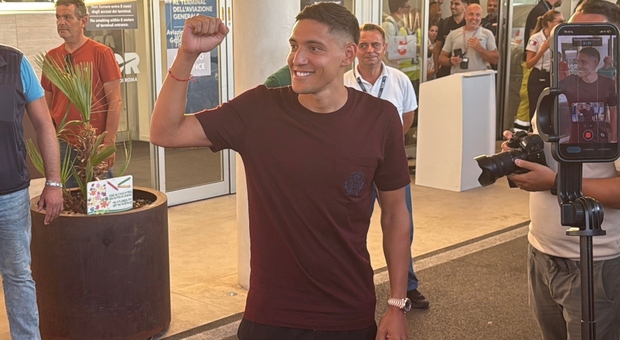 Molina è arrivato a Roma, l'accoglienza dei tifosi giallorossi a Ciampino. Ora Gasp aspetta Rodrigo Mora