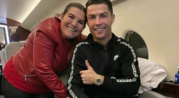 «La mamma di Cristiano Ronaldo non c'era al suo matrimonio con Georgina». Il caso sui tabloid inglesi