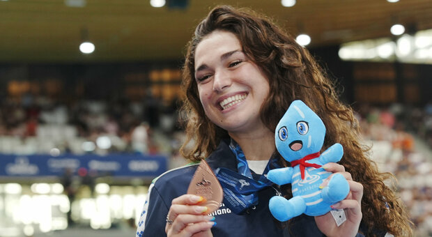 Benedetta Pilato, chi è l'azzurra argento agli Europei di nuoto: età, altezza, carriera, vita privata, la lite con Di Francisca, fan di Jovanotti