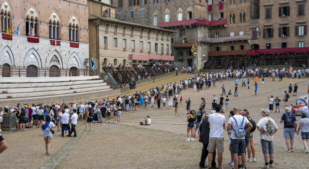 Palio di Siena, oggi l'Assunta: orario, cavalli, fantini e dove vederlo in chiaro (tv e streaming)