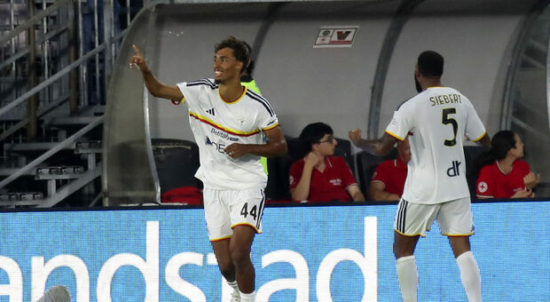 Venezia-Lecce 0-2, pagelle: Gabriel (7) entra e segna, Falcone (7) salva i suoi, Busio (6,5) prova di livello