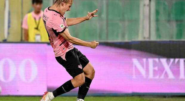 Serie B, Palermo vincente con la Juve Stabia davanti a 32mila tifosi. Colpi esterni di Ascoli e Padova