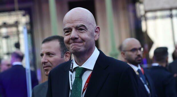 Fifa, anche la Figc ritira il sostegno a Gianni Infantino, Malagò: «Lavoriamo per un modello fondato su merito e sostenibilità»