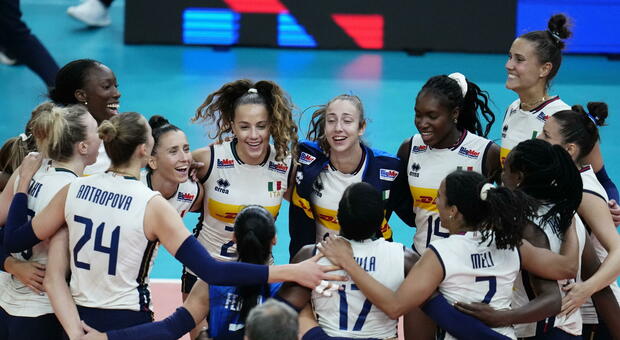 EuroVolley, l'Italia di Velasco supera lo scoglio Francia e vola da prima agli ottavi