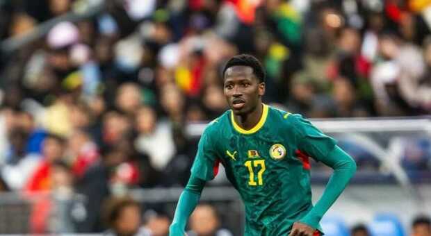 Sarr, chi è il nuovo centrocampista della Juventus: età, altezza, stipendio, vita privata
