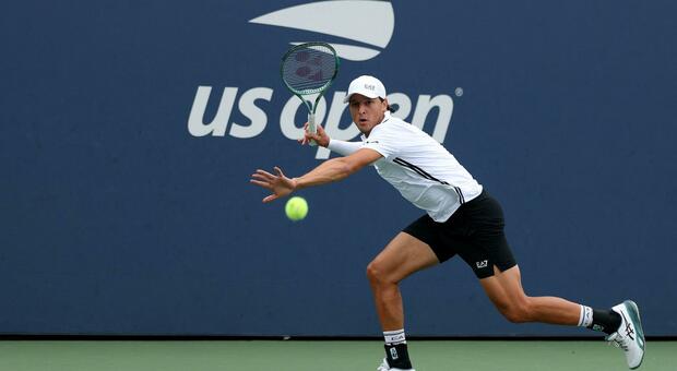 Us Open, Darderi perde la testa: subisce un break contro Svrcina e rompe la racchetta. Cosa è successo