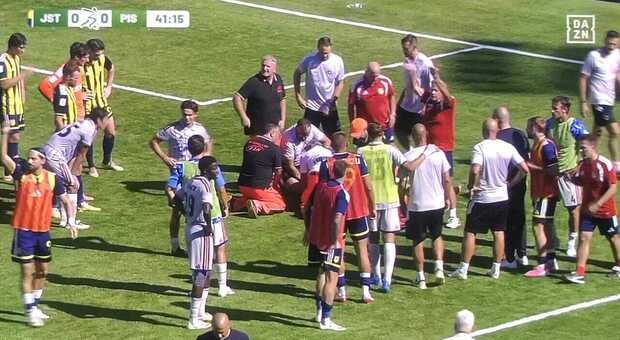 Bozhinov, malore per il calciatore del Pisa: il bulgaro viene portato in ospedale per una ?disidratazione