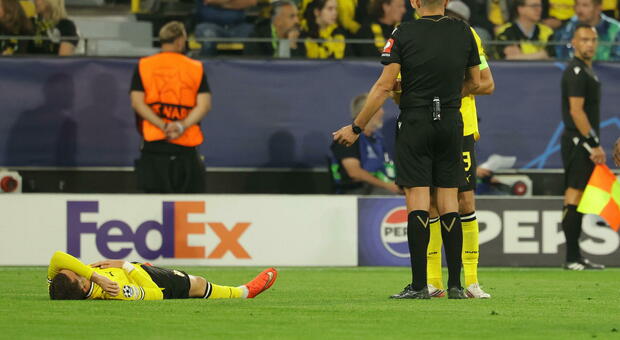 Borussia Dortmund, malore per Karetsas durante la gara con il Villarreal. Cosa è successo