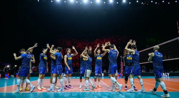 EuroVolley in piazza del Plebiscito, festa Italia con Mattarella per battere Svezia (3-0) e pioggia