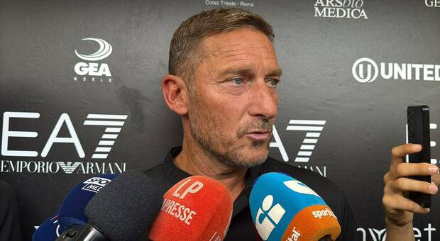 Totti: «Scudetto Roma? Tutto è possibile, ma serve continuità. Con i tifosi si faranno tante cose belle per il centenario»