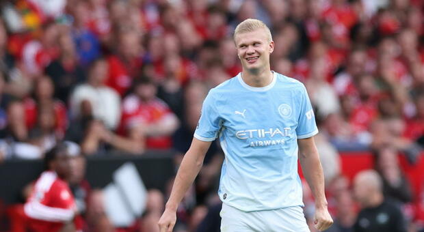 Manchester United-Manchester City, derby deciso dalle polemiche: i Citizens passano all'Old Trafford, ma il gol di Haaland era da annullare