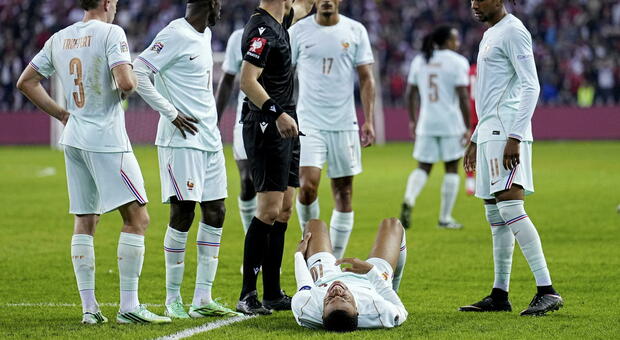Mbappé, infortunio in Turchia-Francia: segna e si indica il ginocchio. A rischio la partita con la Roma