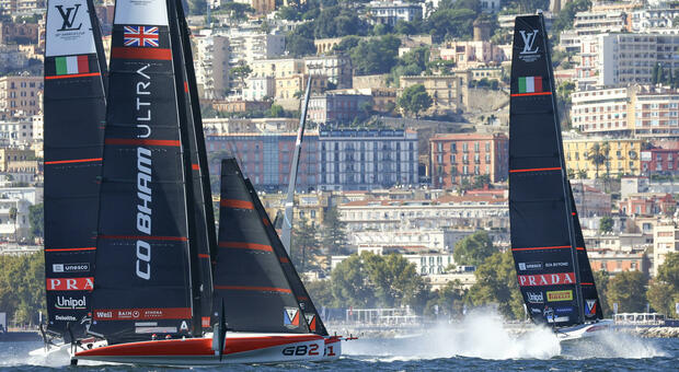 Napoli innamorata dell?America?s Cup. Regate preliminari, Luna Rossa in testa