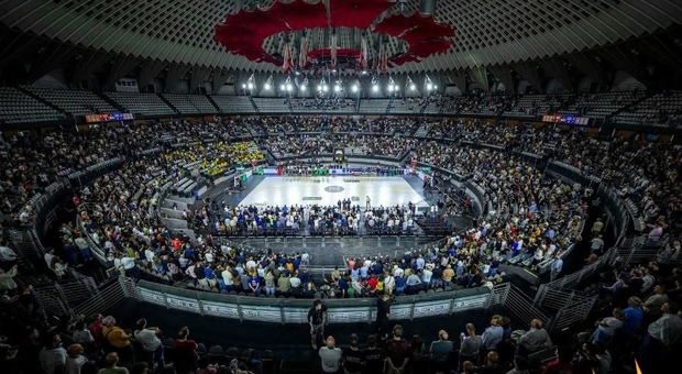 Basket, Maxima Roma-Napoli 75-94. Al Pala Eur torna la Serie A: 7mila spettatori nell'esordio in casa