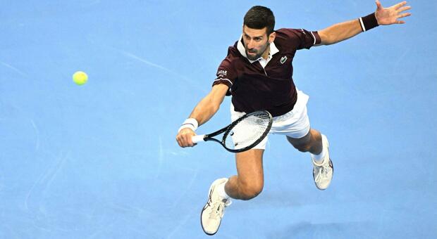 Eterno Novak Djokovic, batte Zverev in 3 set (4-6, 6-4 6-4) e va in semifinale all'Atp 500 di Pechino