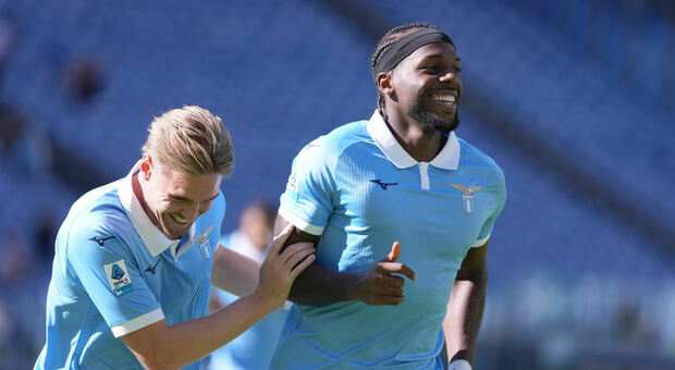 Lazio-Monza 3-1, le pagelle: Tavares (7,5) è tornato, Pinamonti (7) primo gol, Lucchesi (4,5) espulso, Isaksen (7,5)