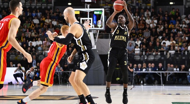 La Maxima vince il derby contro la BC. Al Pala Eur finisce 96-95 davanti a 9312 spettatori