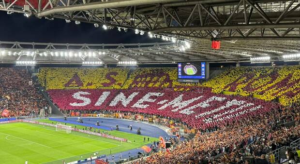 Roma-Real, la coreografia della Curva Sud e l'omaggio dell'Olimpico a Mourinho