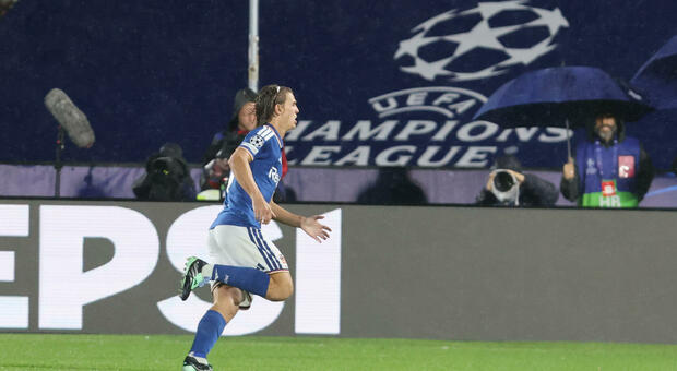 Nico Paz domina Como-Manchester United: due gol e un assist, il gioiello argentino brilla anche in Champions League