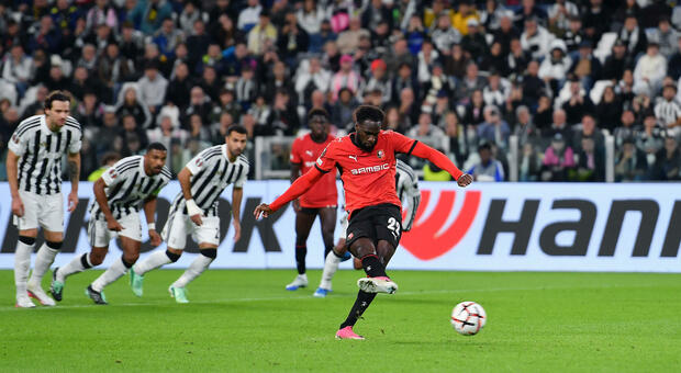 Juventus-Rennes moviola: i due rigori concessi, il gol annullato a Lucumì. Tutti gli episodi