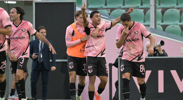 Il Palermo scappa in vetta, battuta 2-1 la Carrarese: decisivo Vavassori. Risultati e Classifica Serie B
