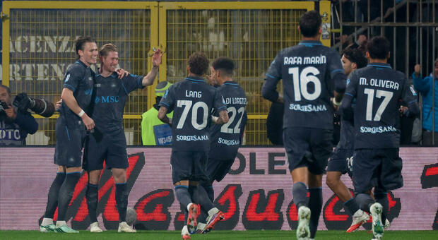 Monza-Napoli 1-4, le pagelle: Hojlund (7) protagonista, Politano (7) in grande forma, De Bruyne (7), Varela (6,5) che bomber