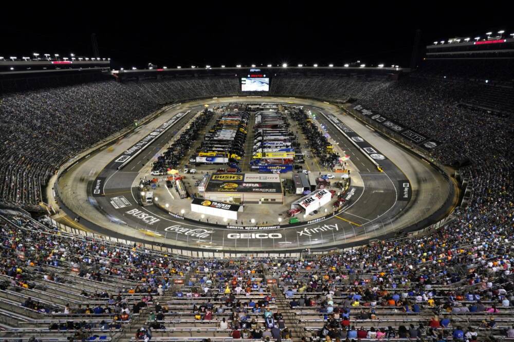NASCAR, Larson nuovo leader della Chase dopo Bristol?