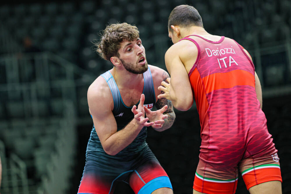 Lotta, Luca Dariozzi eliminato all’esordio ai Mondiali. Definite le prime finali