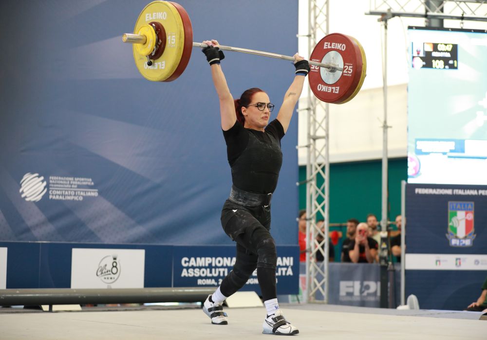 Sollevamento pesi, Martina Chiacchio regina ai Giochi del Mediterraneo! Doppio oro e record nella -61 kg
