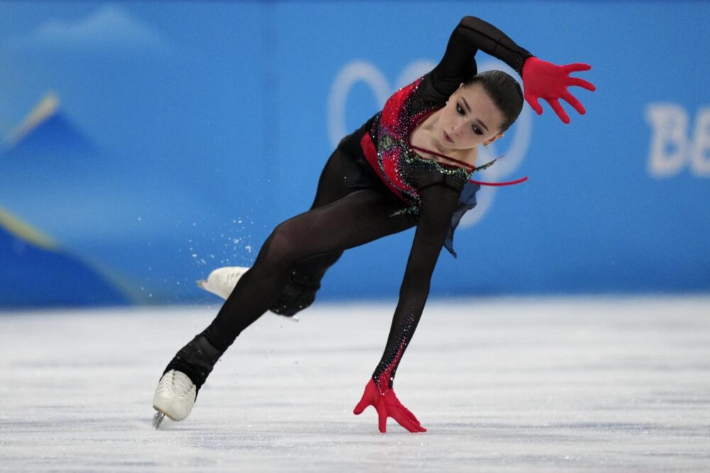 Pattinaggio artistico: revocato lo status neutrale a Kamila Valieva. Out anche Stepanova-Bukin