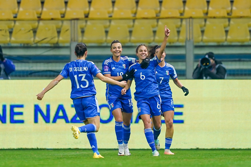 Calcio femminile, l’Italia sfida la Bielorussia a Firenze per completare il lavoro e approdare alla finale dei playoff