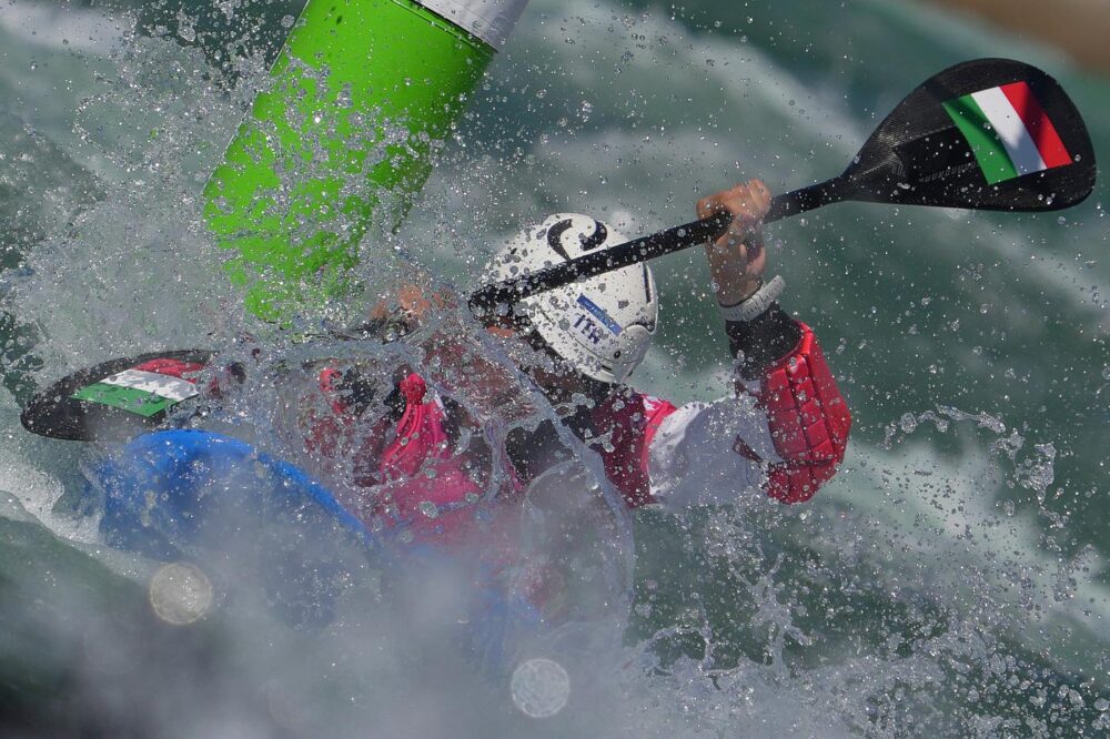 Canoa slalom, Giovanni De Gennaro ai piedi del podio nel kayak cross della Finale di Coppa del Mondo