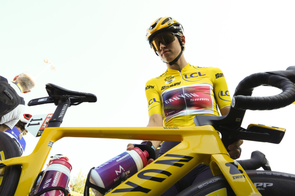 Polemica infuocata al Tour de France. Niewiadoma attacca: “Mi hanno bloccata alle barriere. Perso il rispetto per Vollering”