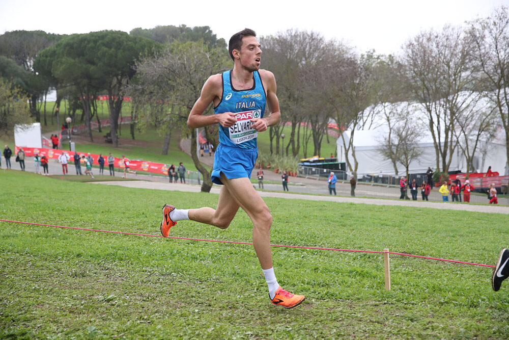 Ali Kaya domina la mezza maratona dei Giochi del Mediterraneo. Selvarolo ai piedi del podio