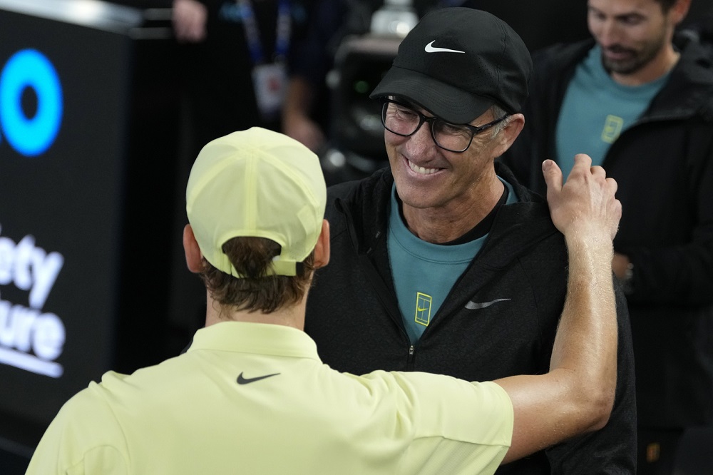 Darren Cahill posta foto di Montecarlo: nuovi indizi dopo la volpe pupazzo? Incontro con Sinner