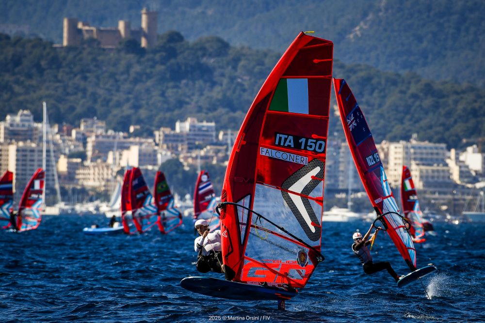 Vela, Italia grande protagonista nel day-1 ai Mondiali di iQFoil: quattro azzurri in top10