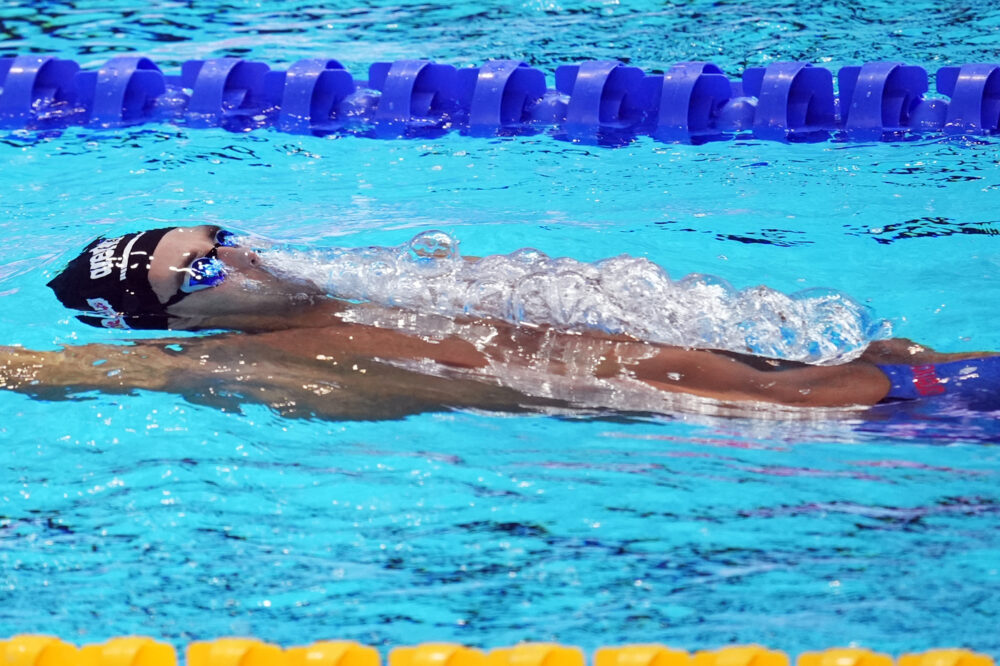 Thomas Ceccon fatica: in semifinale dei 200 dorso con un tempo alto