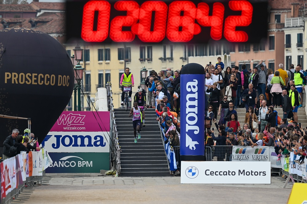 Maratona Venezia 2026 oggi in tv: orario, programma, streaming, favoriti