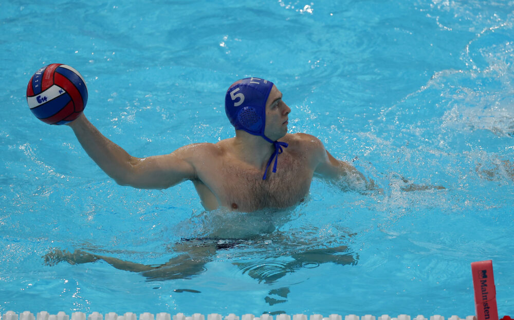 Pallanuoto, l’Italia piega la Serbia dopo una battaglia e vola in finale ai Giochi del Mediterraneo