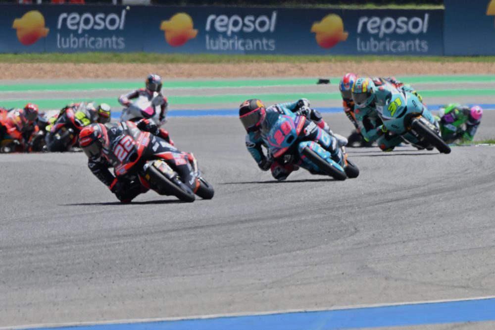 Moto3: Almansa trionfa a Silverstone, Mattia Bertelle centra la top 10