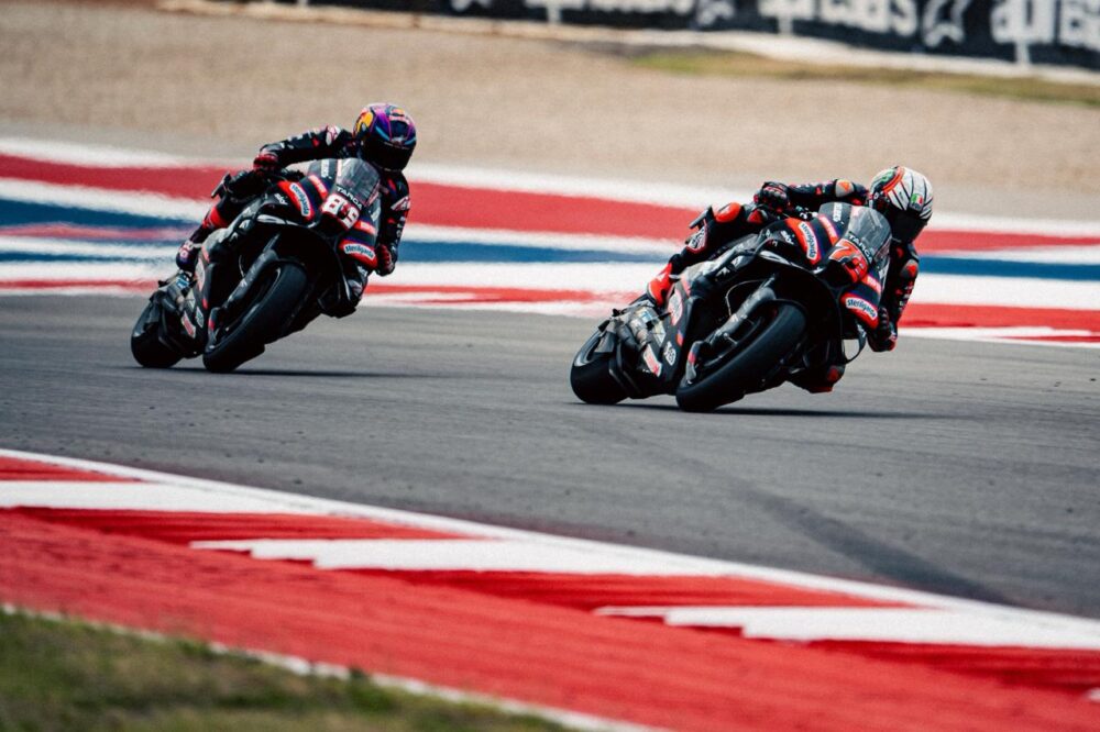 MotoGP, Aprilia non chiude la porta agli ordini di scuderia: “Ad un certo punto dovremo prendere una decisione”