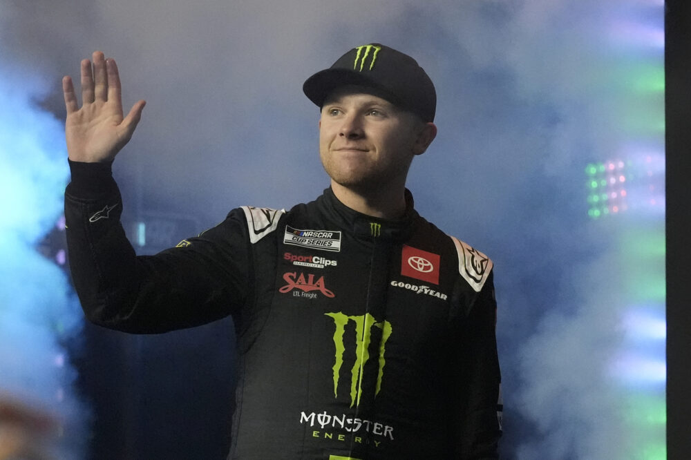 NASCAR, Gibbs regola Bell e trionfa in Iowa