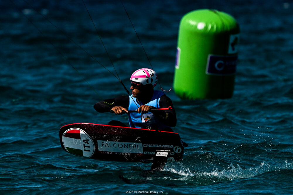 Vela: Pianosi subito in top 3 dopo il day-1 agli Europei di Formula Kite. Maeder leader